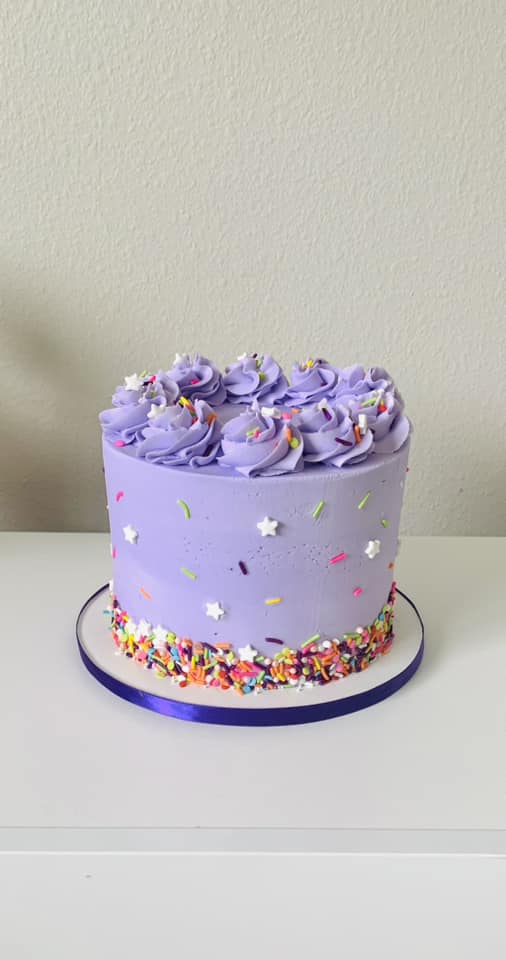 Purple custom cake by Mianas